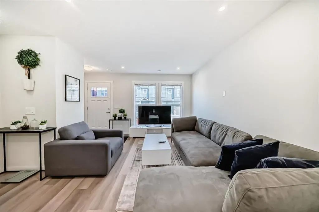 259 cranbrook Square SE
