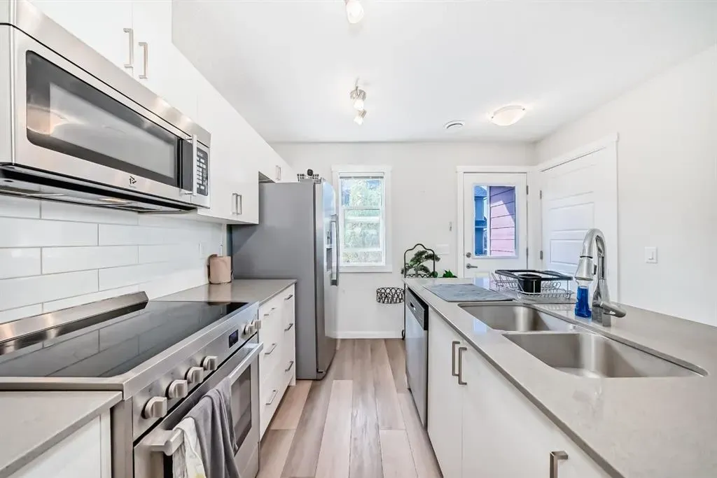 259 cranbrook Square SE