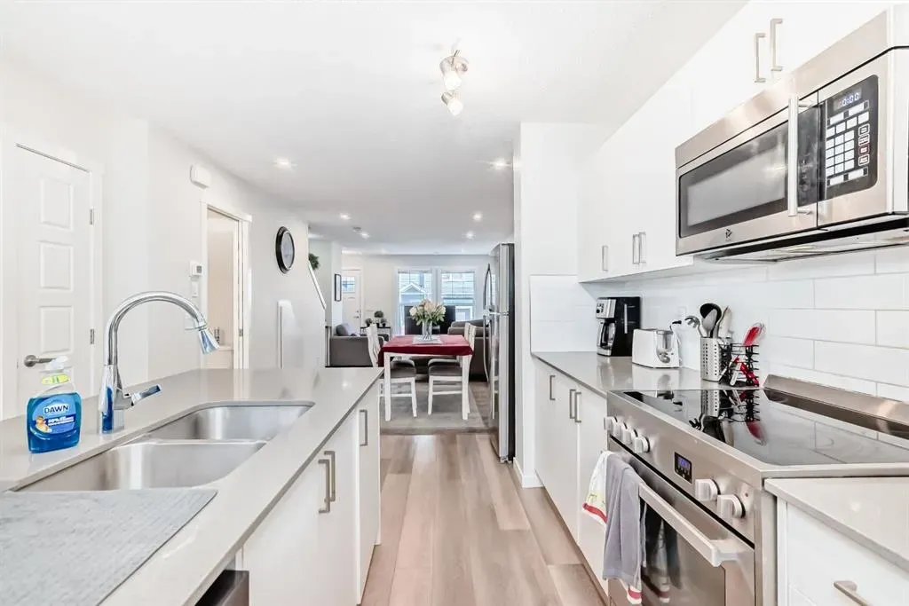 259 cranbrook Square SE