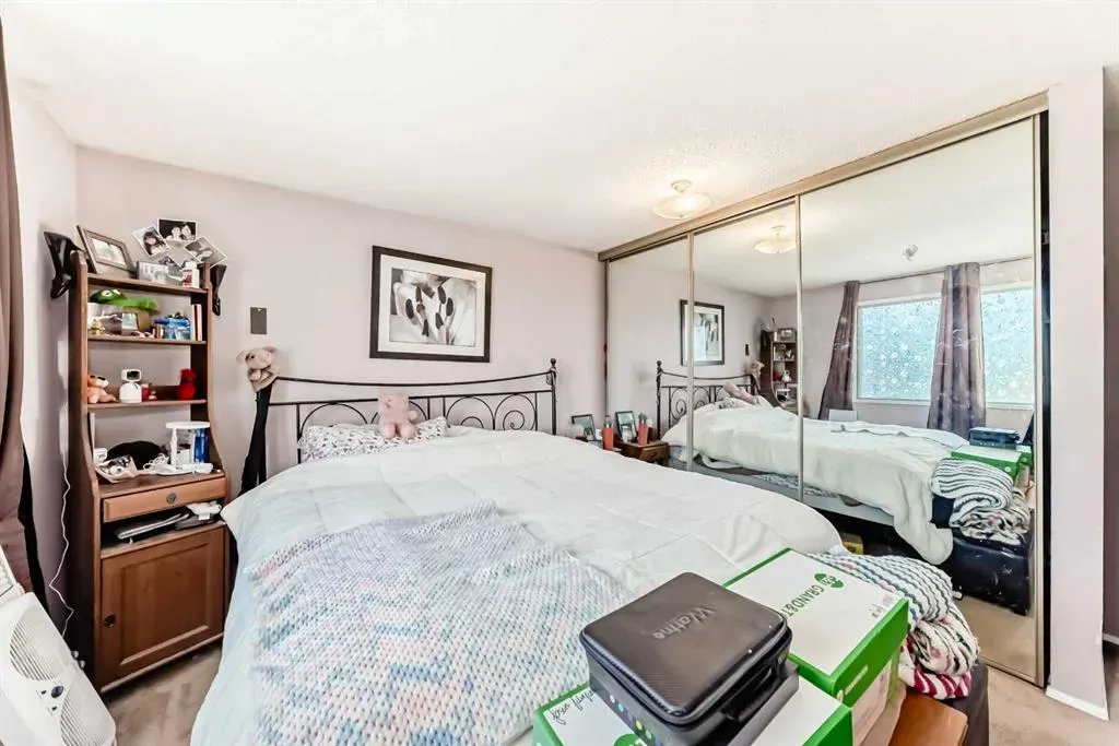 147 Castledale Way NE