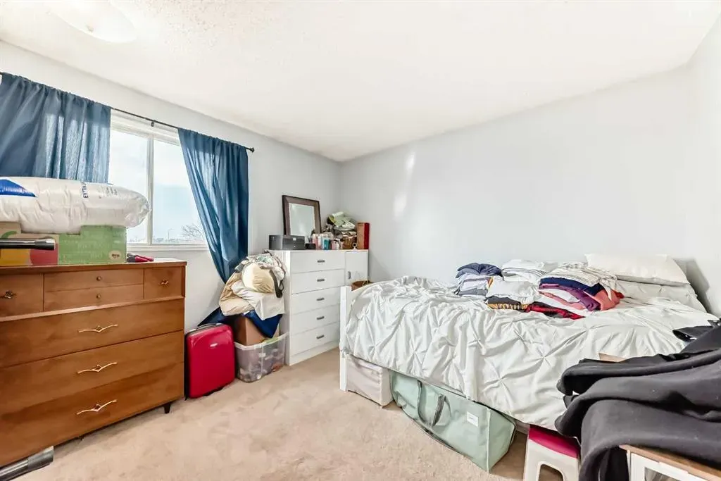 147 Castledale Way NE