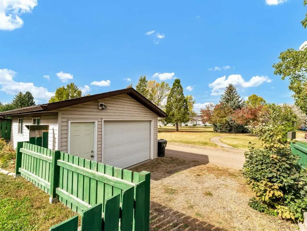 90 Simpson Crescent SE