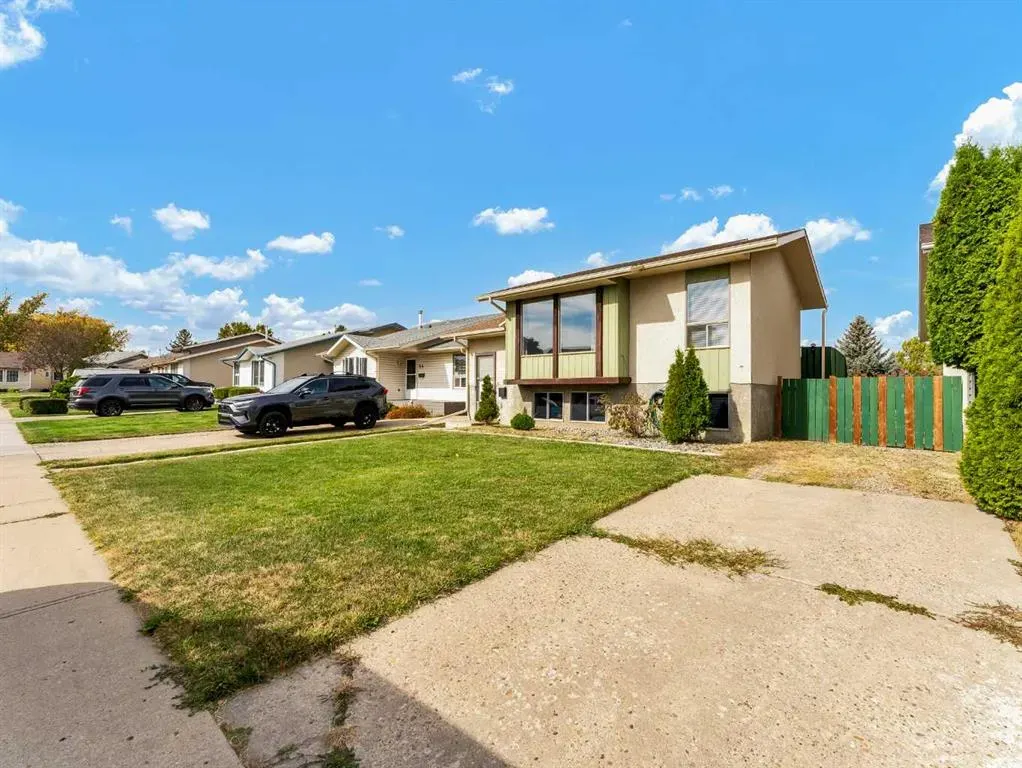 90 Simpson Crescent SE