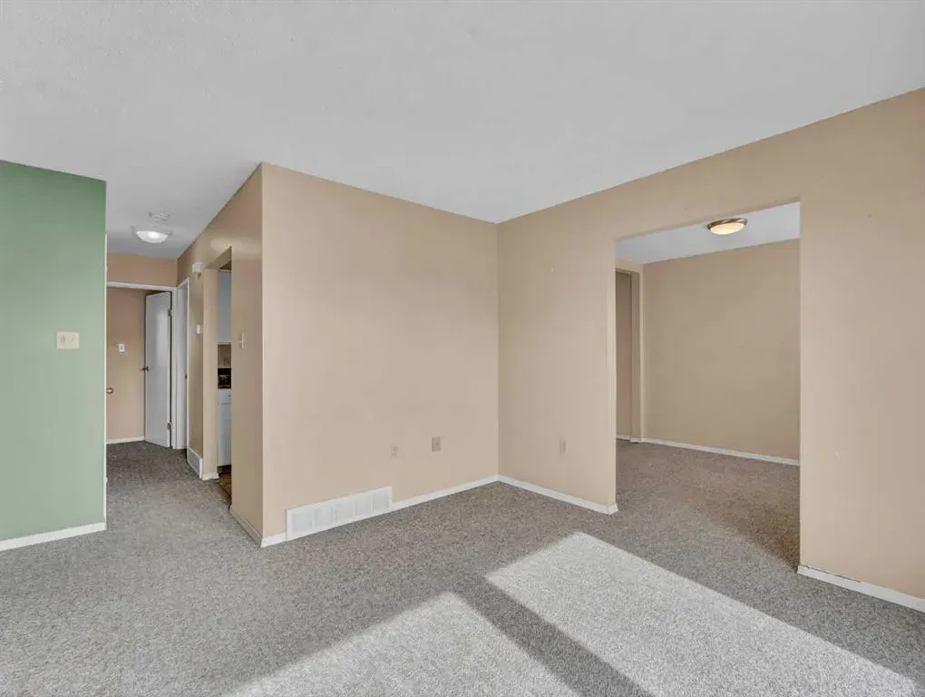 90 Simpson Crescent SE