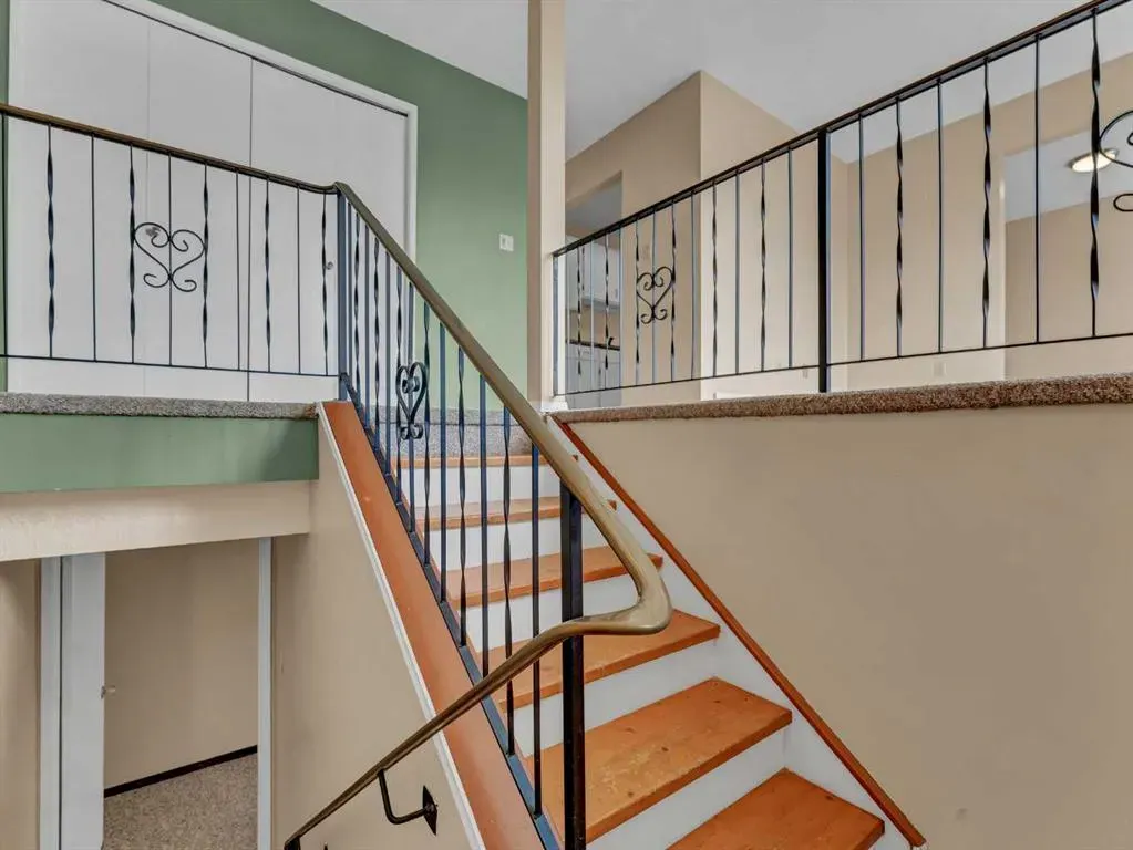 90 Simpson Crescent SE