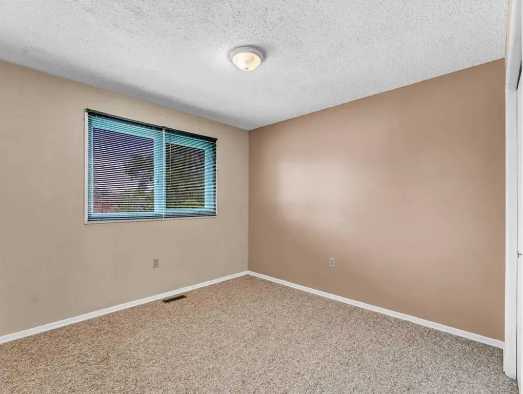 90 Simpson Crescent SE