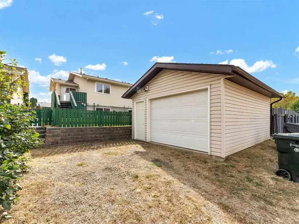 90 Simpson Crescent SE