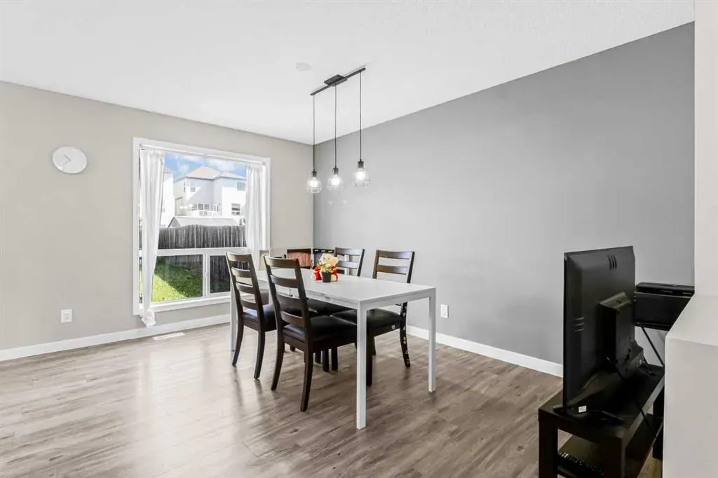 137 Covepark Crescent NE