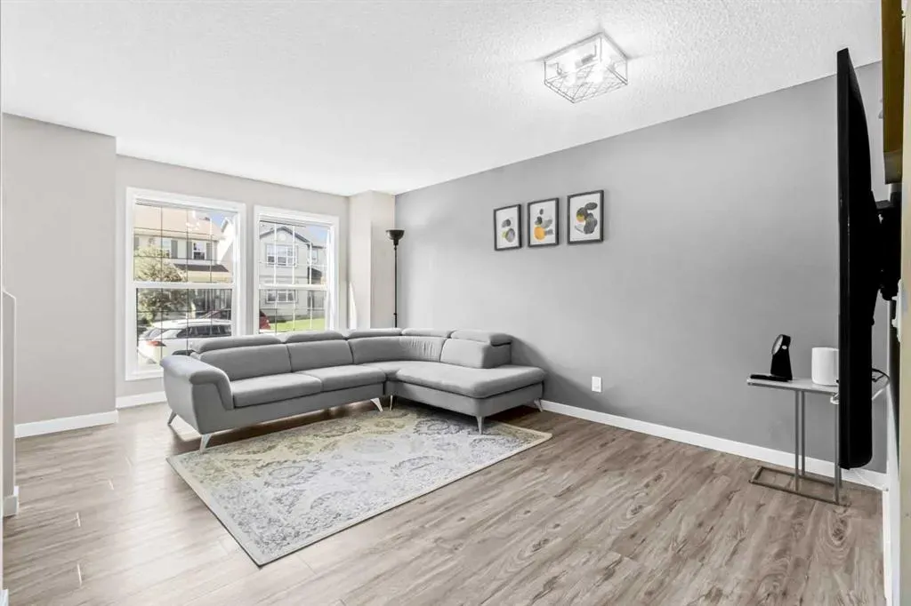 137 Covepark Crescent NE