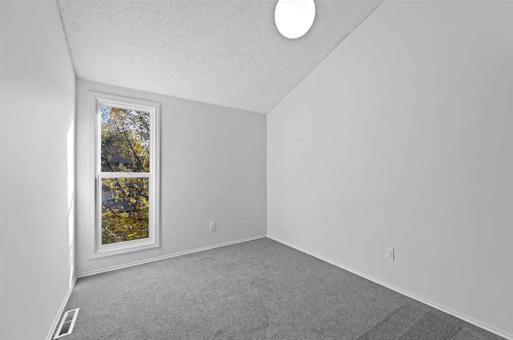 26 Brae Glen Court SW