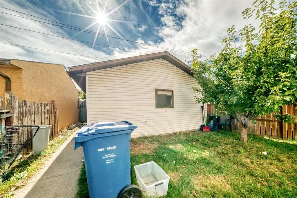 5611 Temple Drive NE