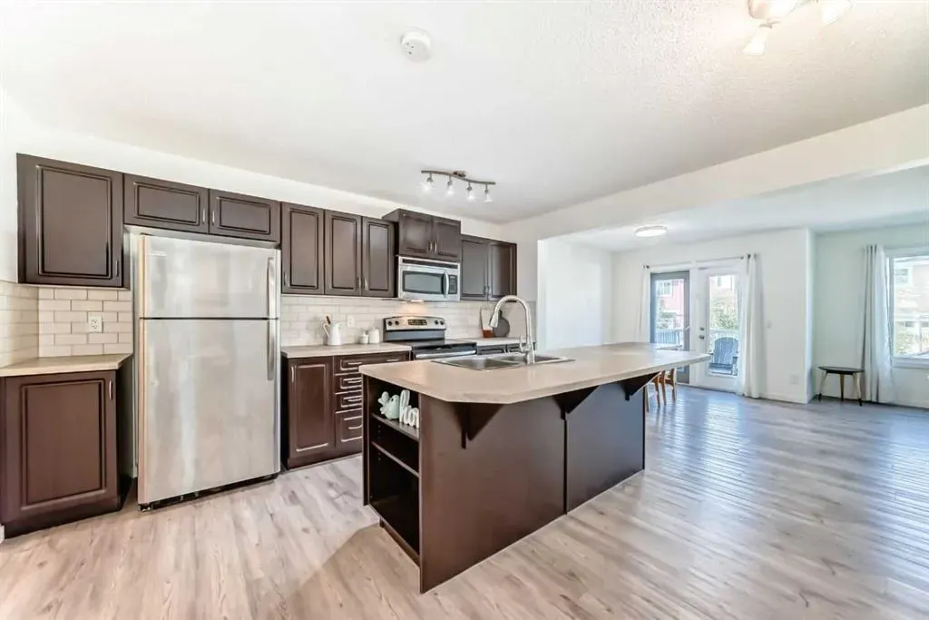 790 River Heights Crescent