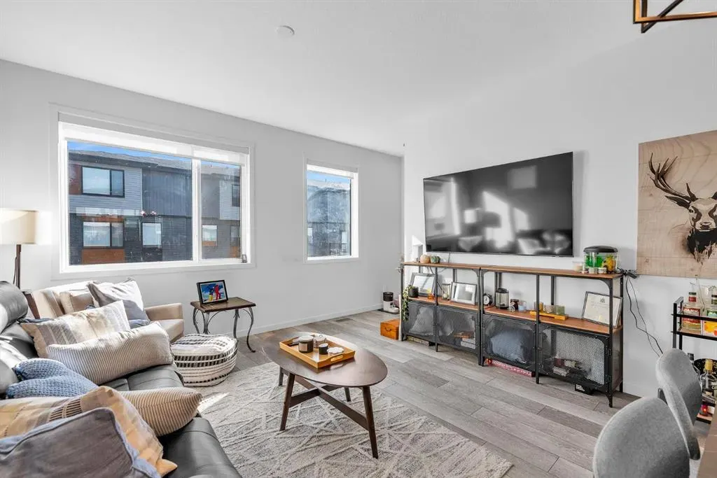 316 Corner Glen Circle NE
