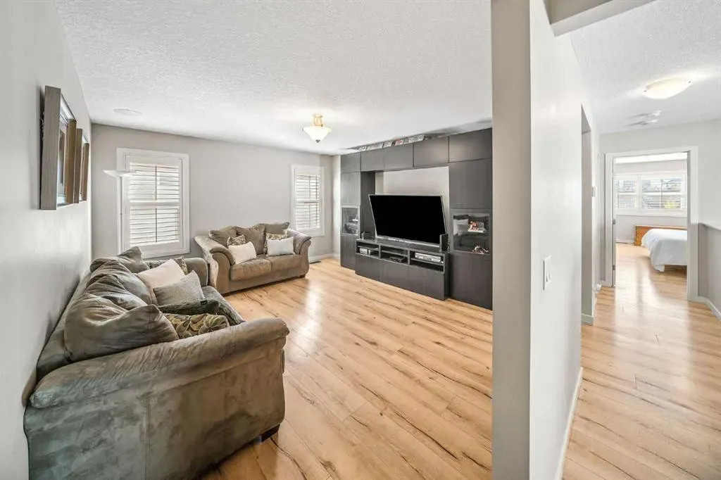 220 Auburn Meadows Crescent SE