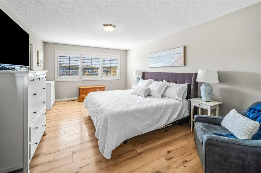 220 Auburn Meadows Crescent SE