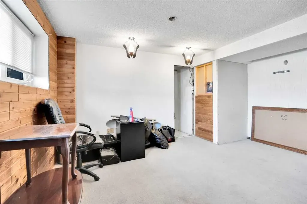 4764 Rundlewood Drive NE