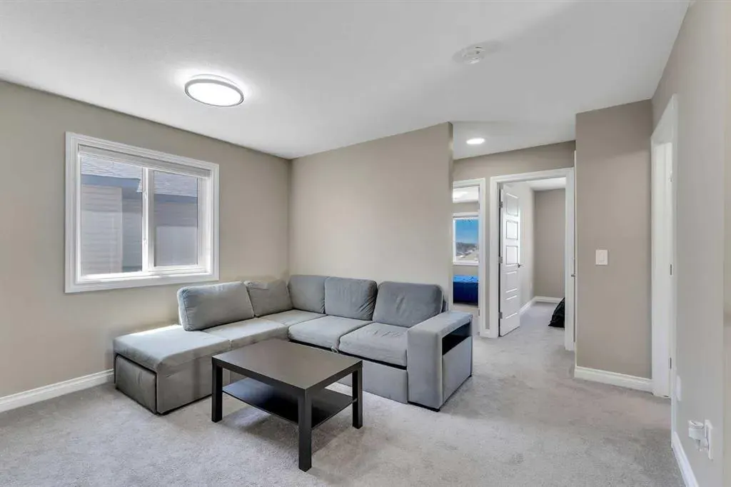 521 Corner Meadows Way NE