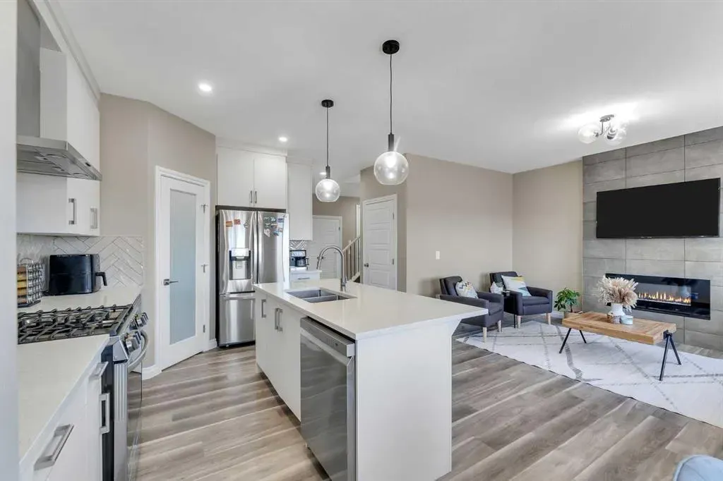 521 Corner Meadows Way NE