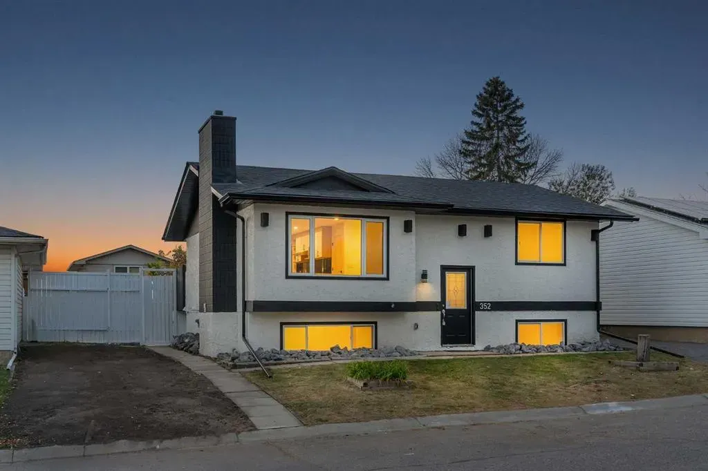 352 Lysander Place SE