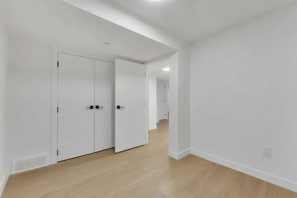 352 Lysander Place SE
