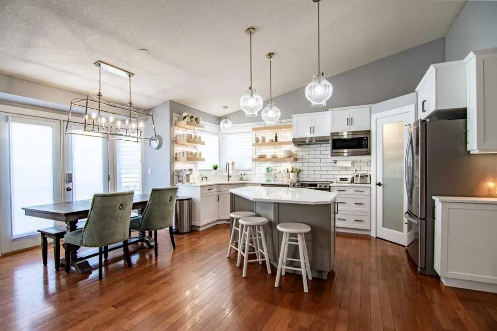 123 Robinson Crescent