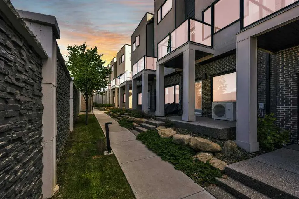 218 Sherwood Square NW, #903