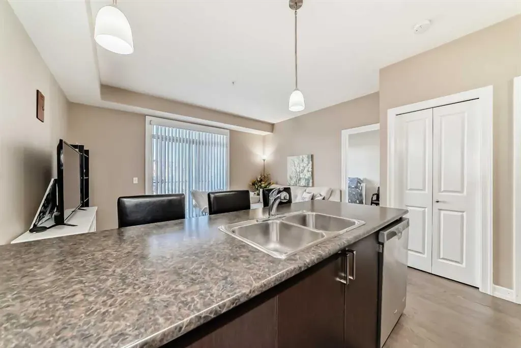117 Copperpond SE, #301