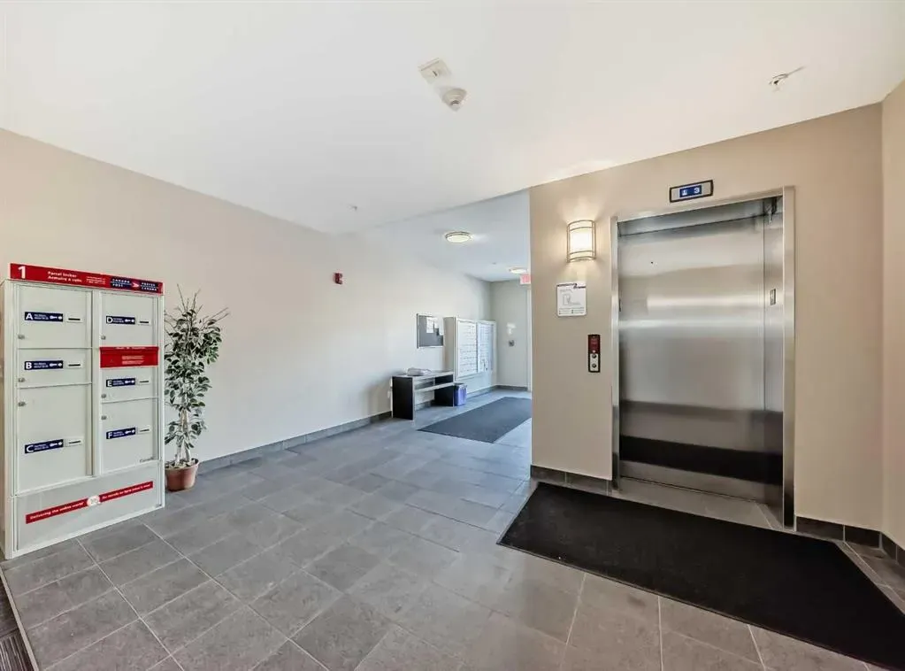 117 Copperpond SE, #301