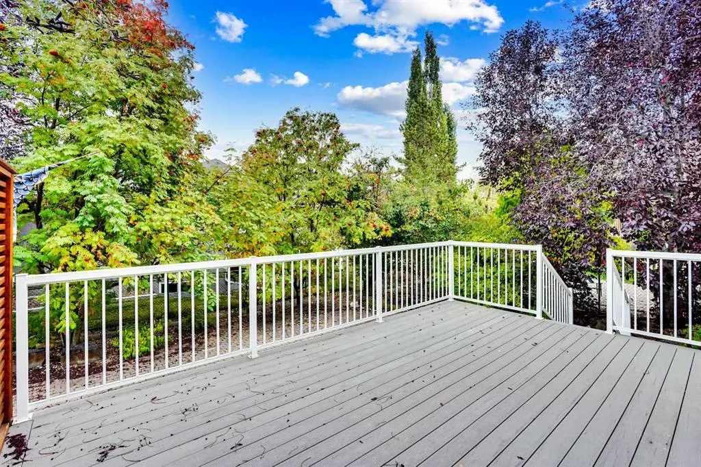 38 Strathridge Crescent SW