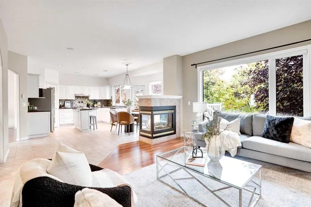 38 Strathridge Crescent SW