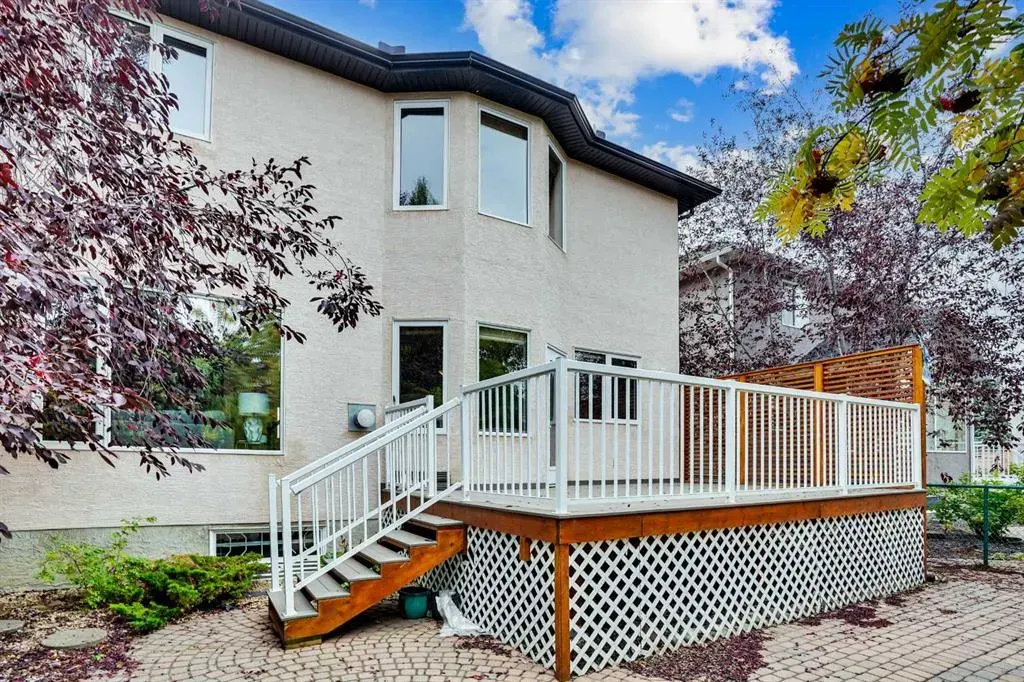 38 Strathridge Crescent SW