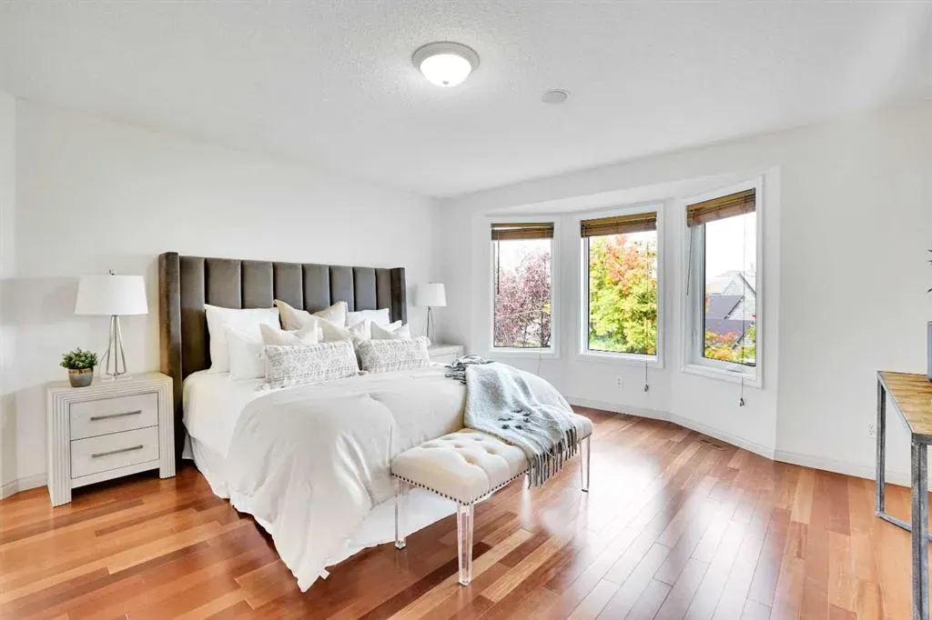 38 Strathridge Crescent SW