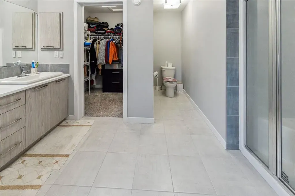 428 Chinook Gate Square