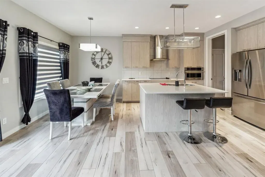 428 Chinook Gate Square