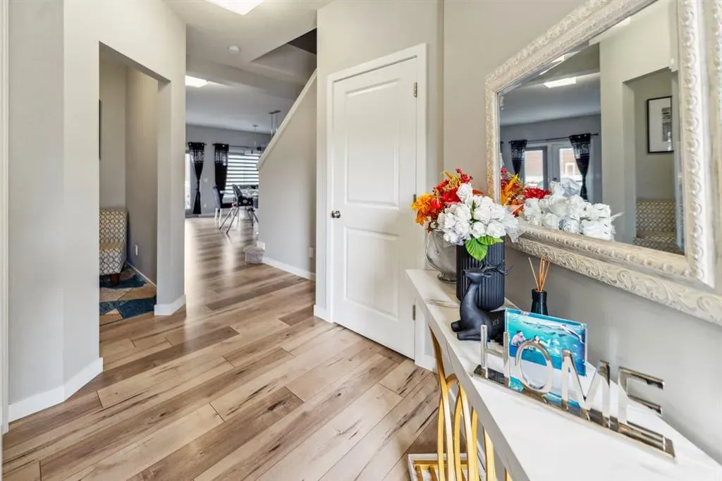 428 Chinook Gate Square