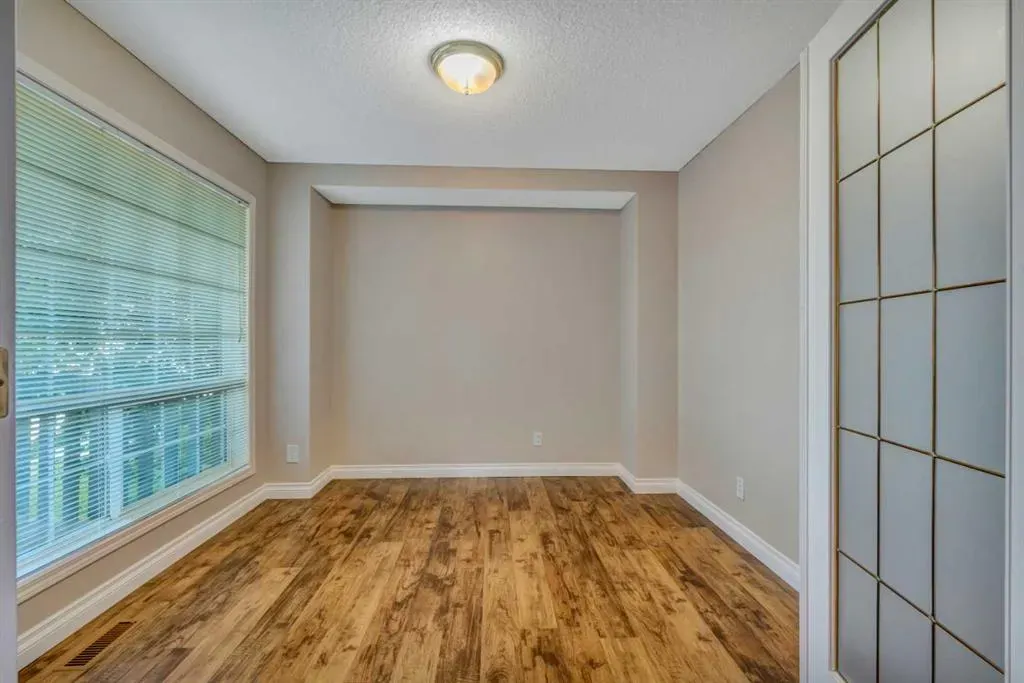 60 Citadel Peak Mews NW