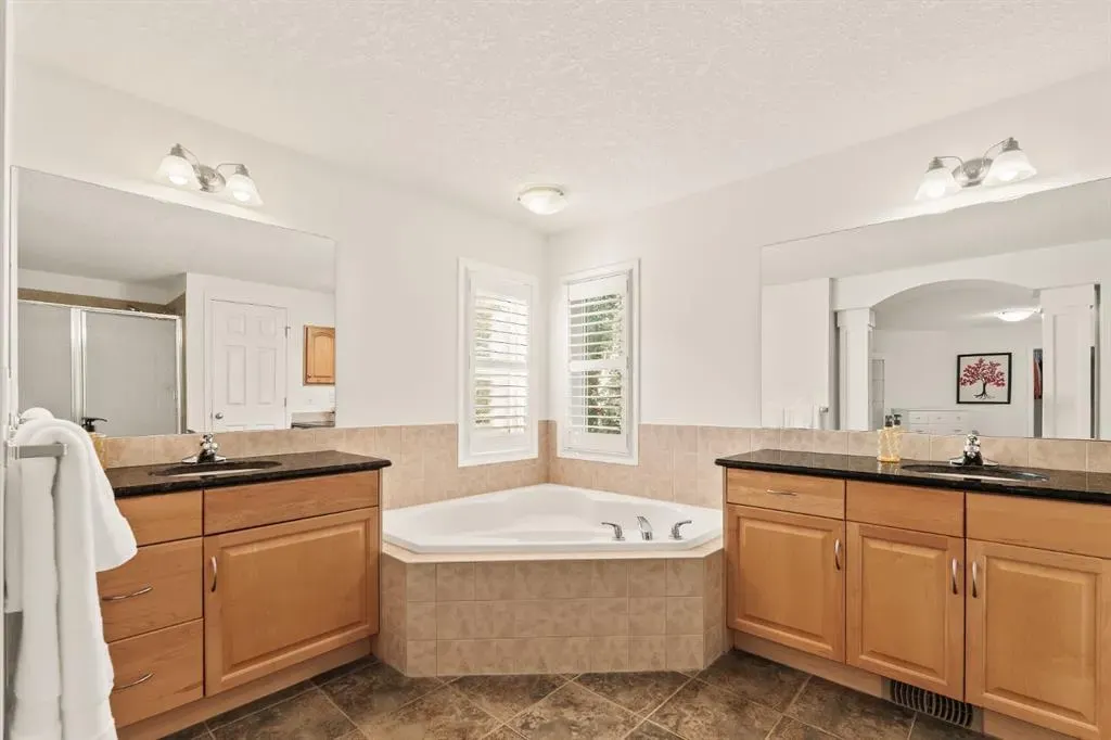 115 Cougar Plateau Circle SW
