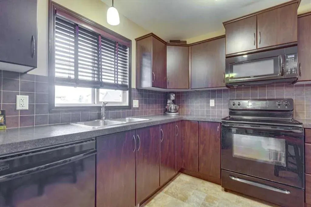 118 Redwood Boulevard