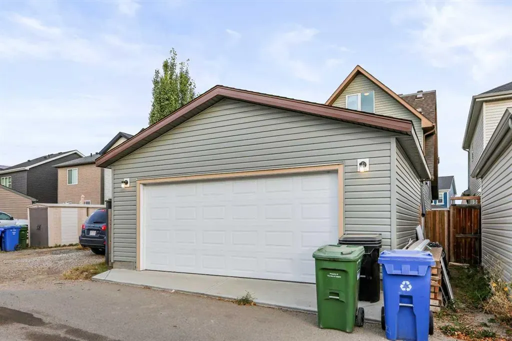 160 Copperpond Rise SE