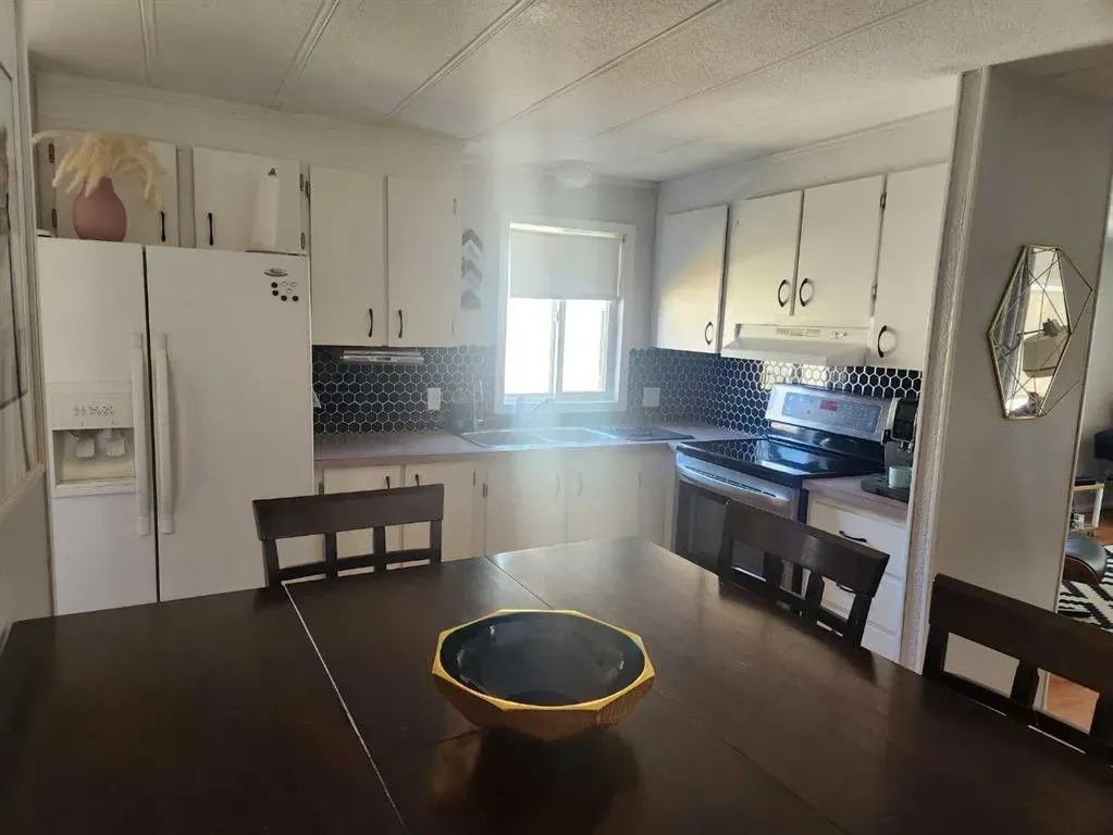 6228 49 St