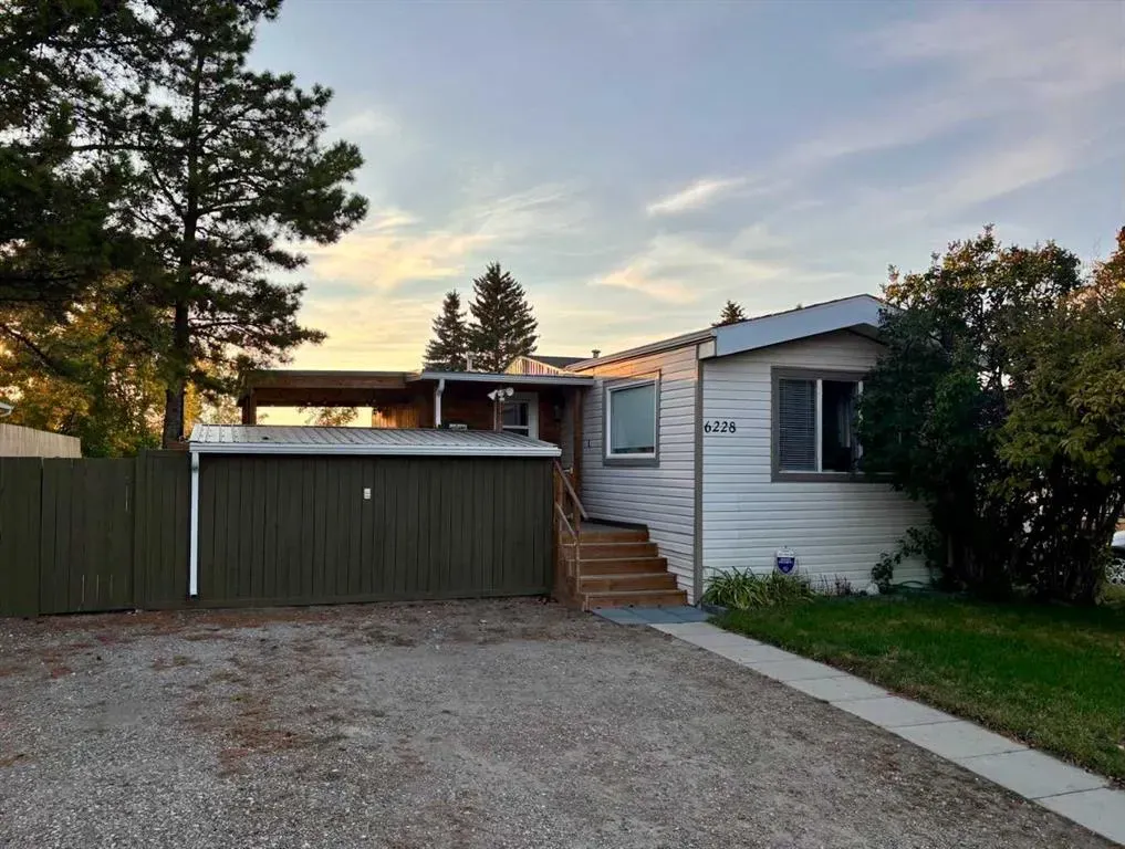 6228 49 St