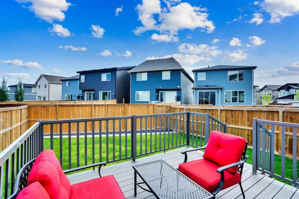 353 Walcrest View SE
