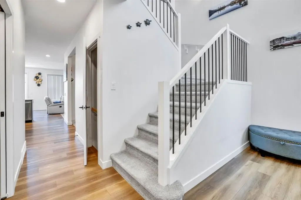 353 Walcrest View SE