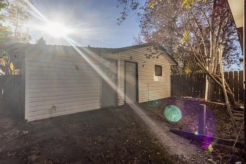 5841 66 Avenue NW