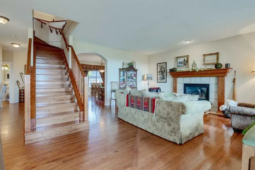 40 Springbank Bay SW