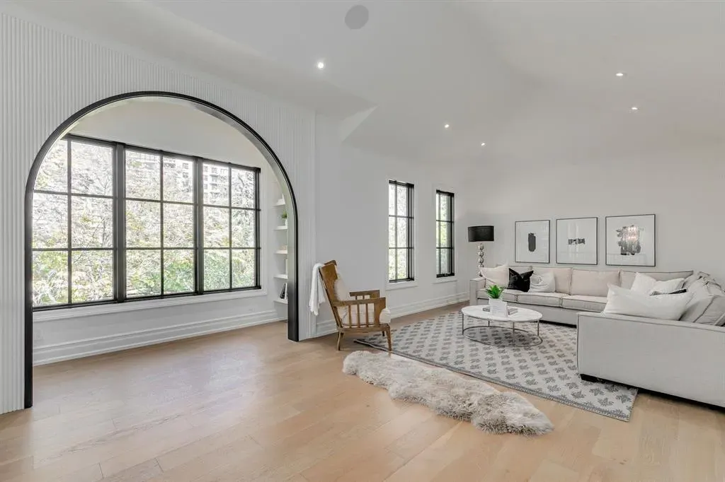 109 Roxboro Road SW