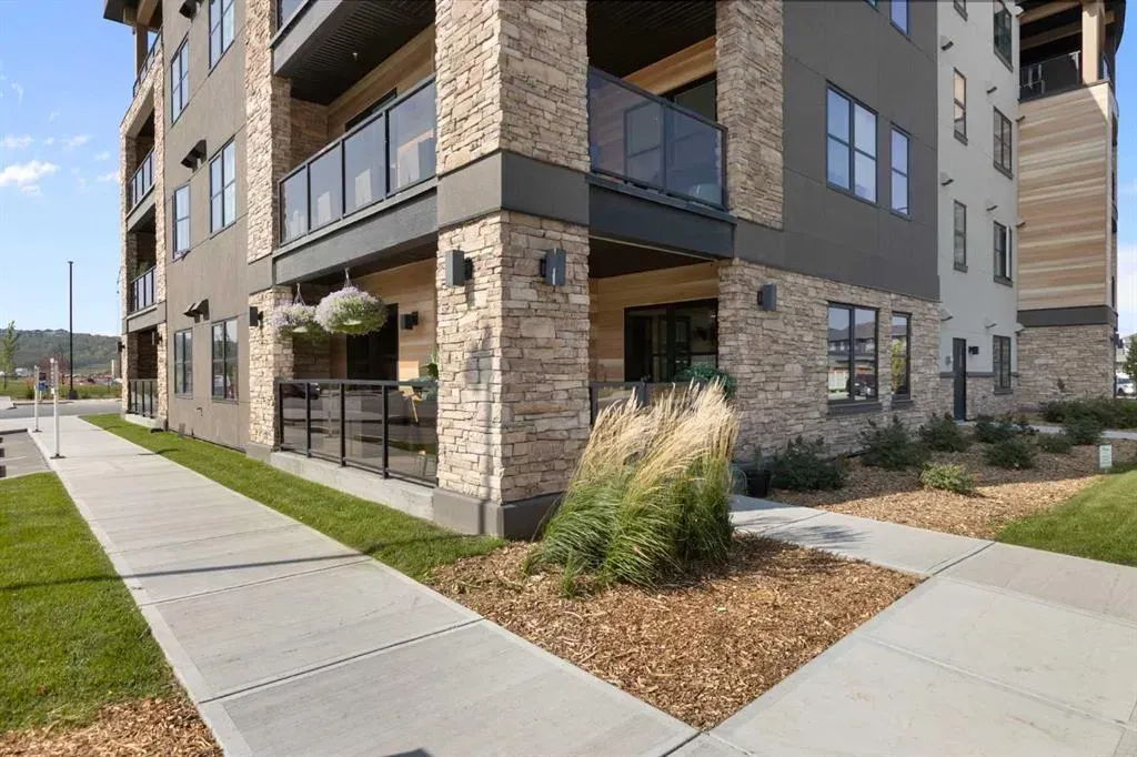 55 Wolf Hollow Crescent SE, #104