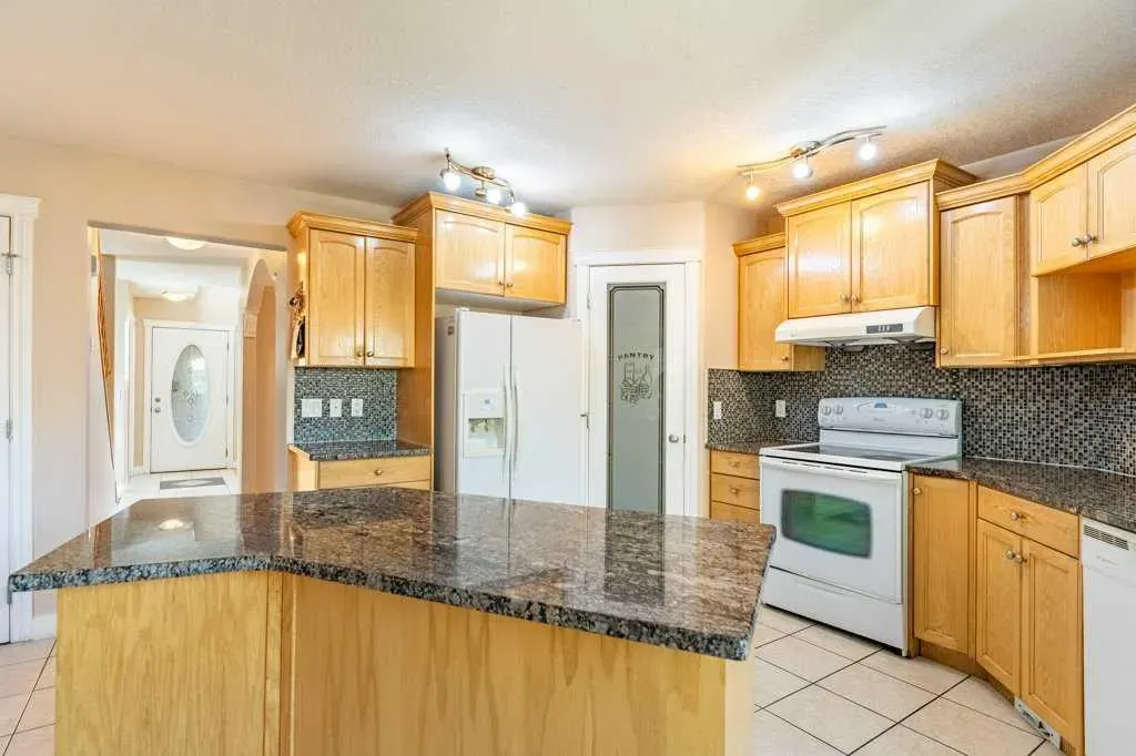 133 Tarawood Close NE