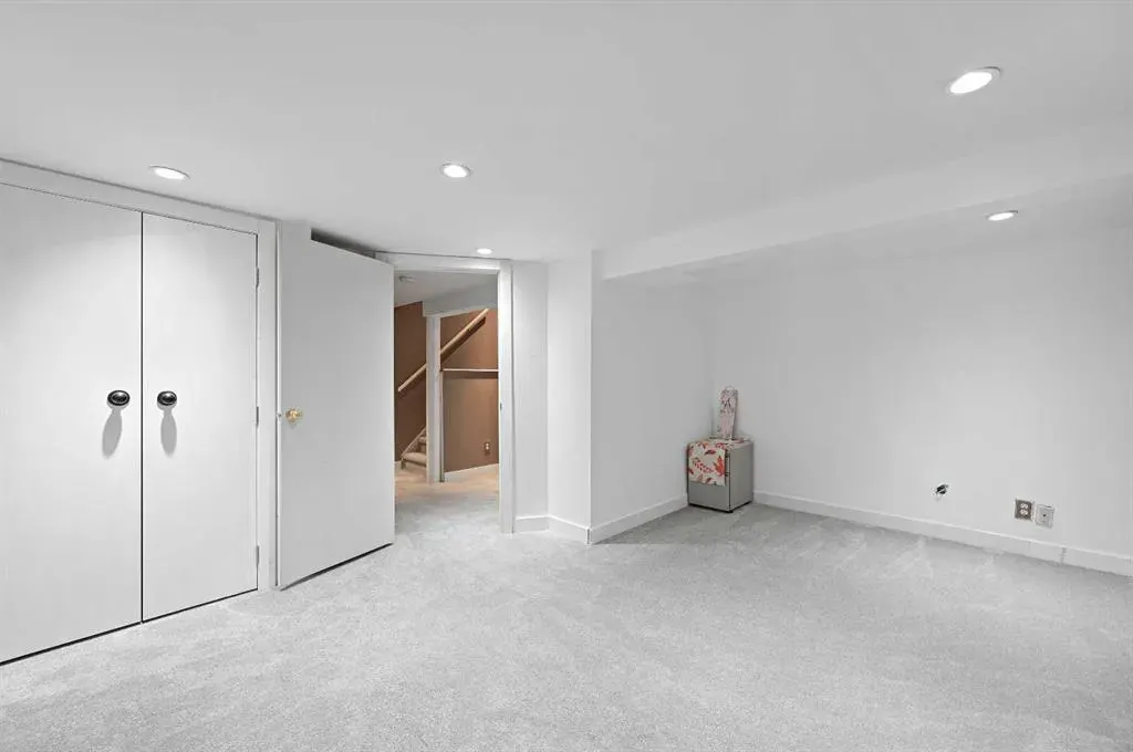 24 Laguna Close NE