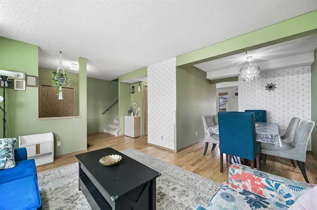 24 Laguna Close NE